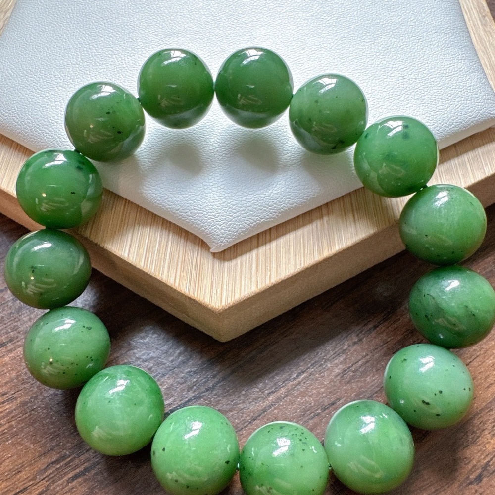 Hetian Jade 碧玉 beaded bracelet size 13.7mm